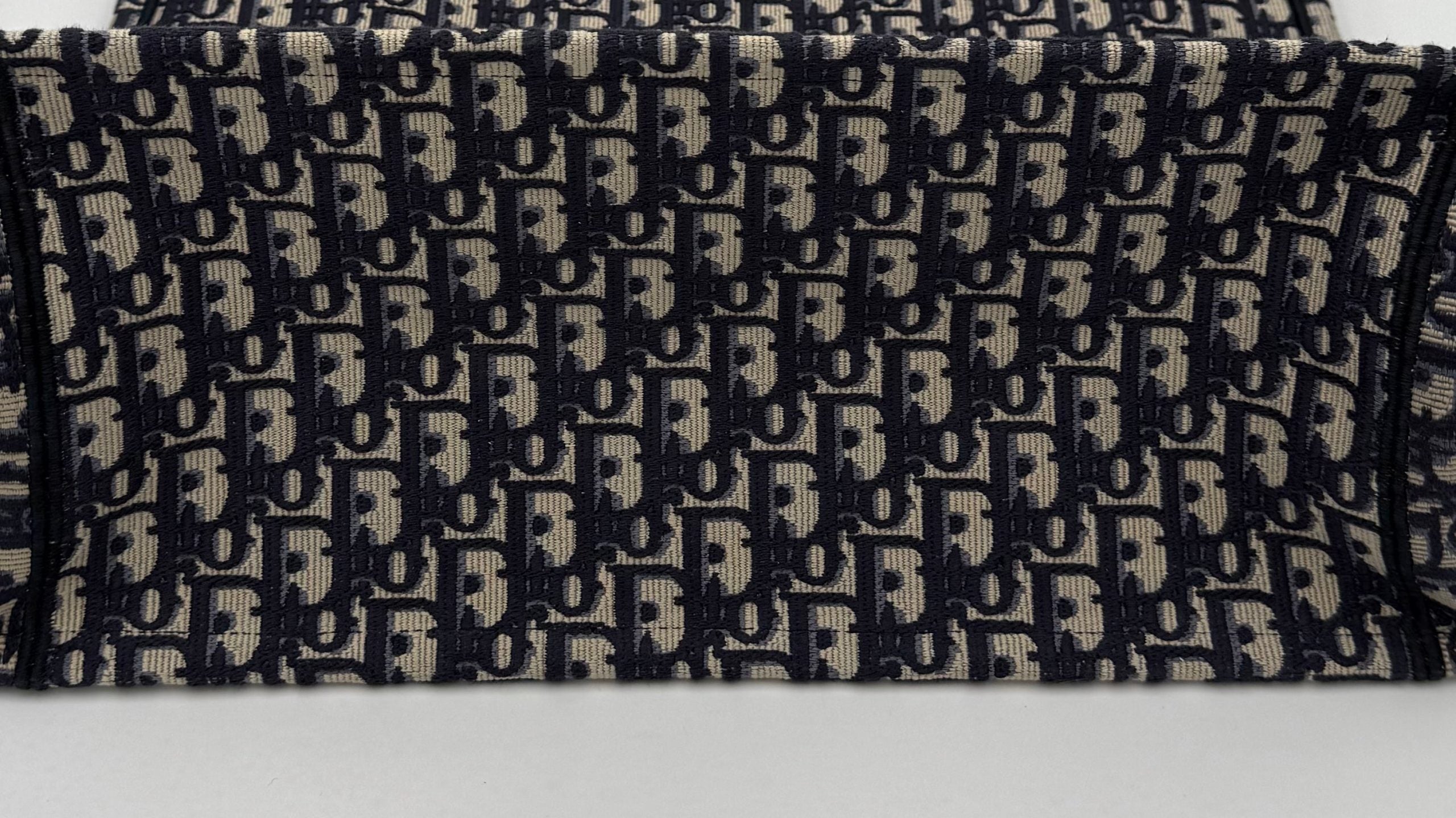 Dior TOTE BOOK Grande Tote