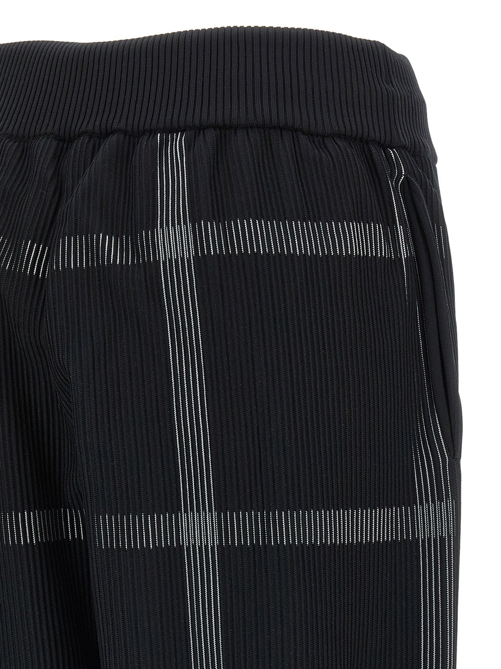 PLEATS PLEASE ISSEY MIYAKE Black Polyester Casual Pants
