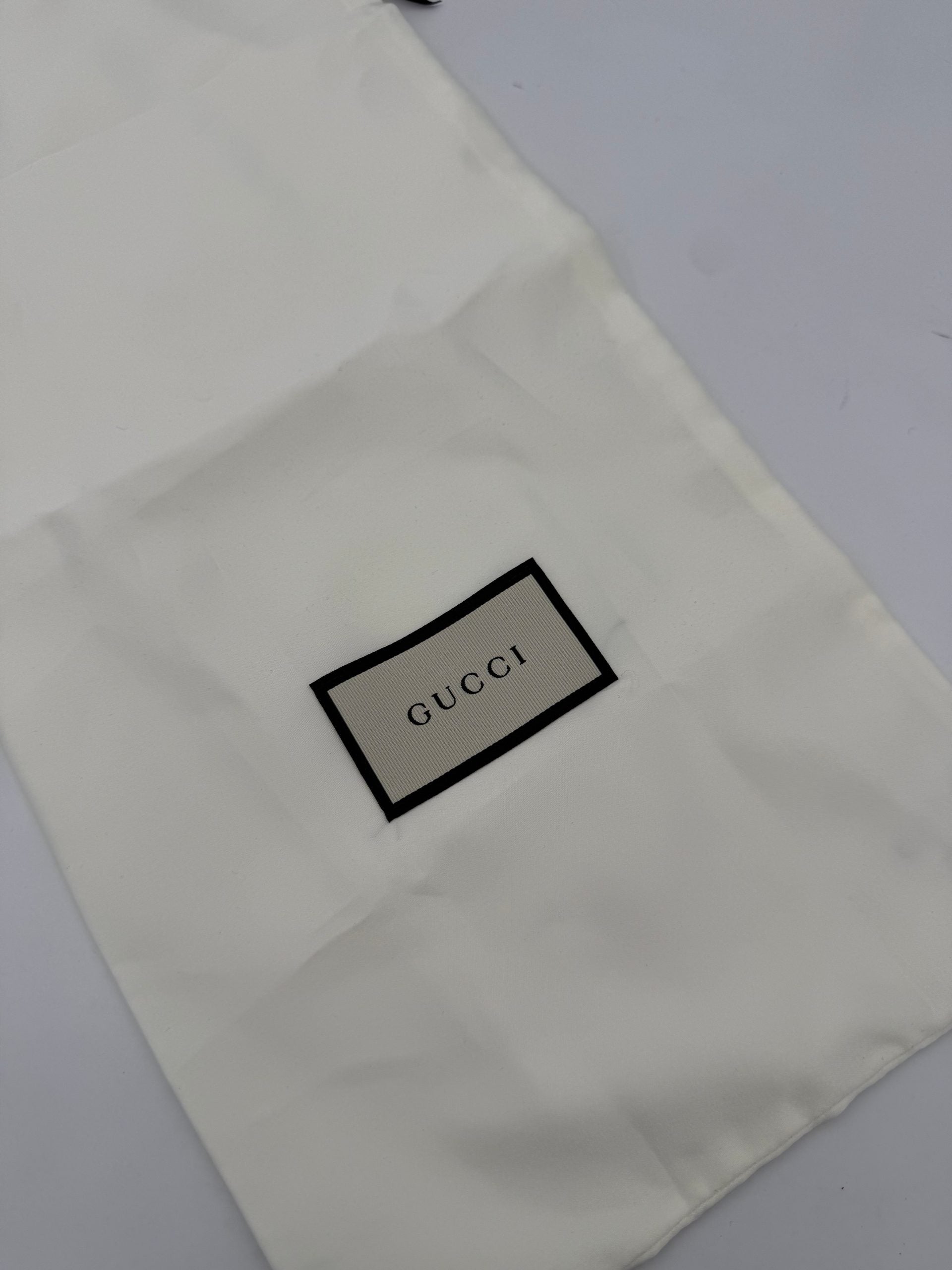 Gucci GUCCI Zip Black Front Logo Embossed Wallet